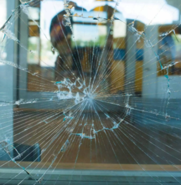 Frameless Shower Screen Installation: Is It Worth It? emergency glass repair